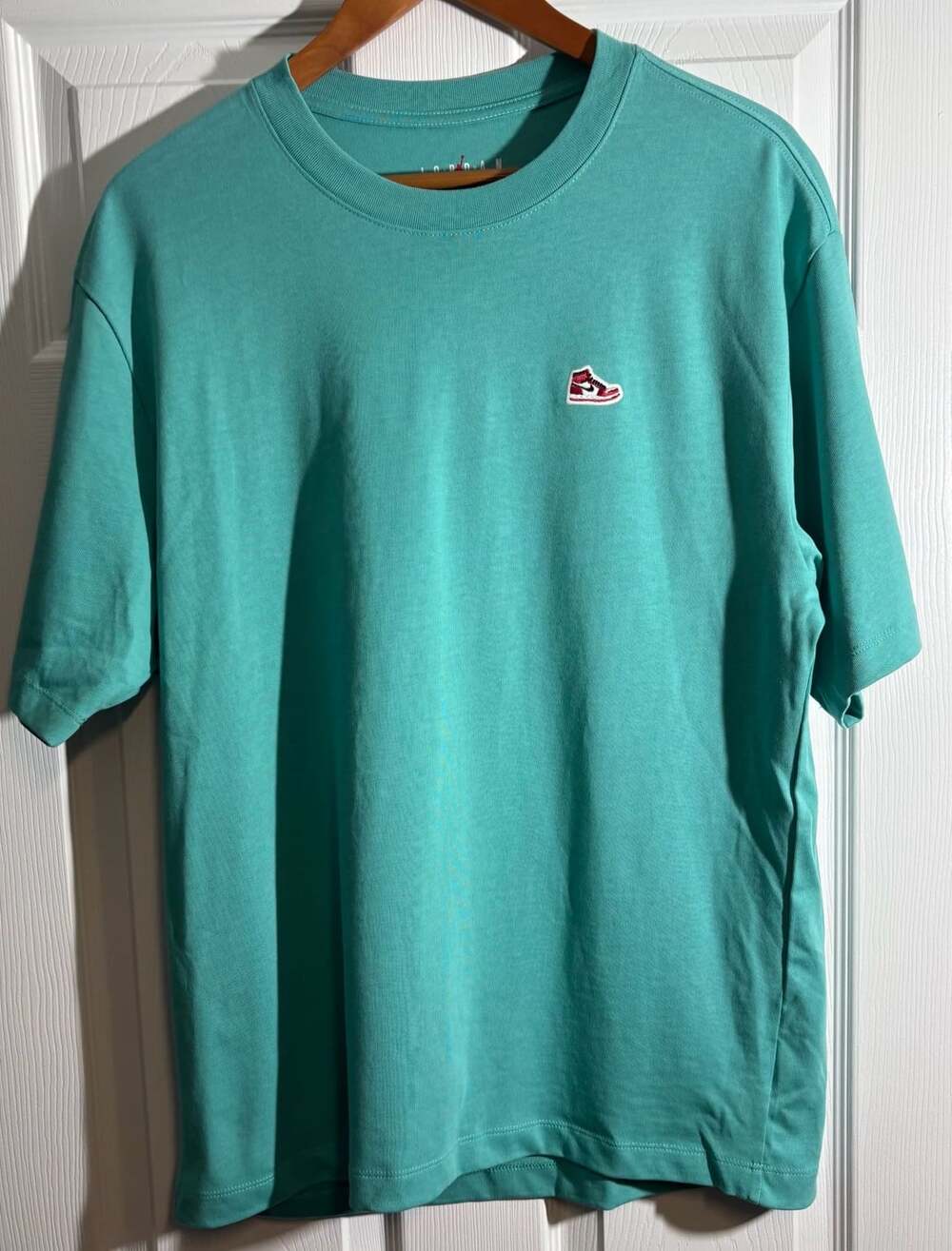 Jordan T-Shirt Size M Teal Embroidered Sneaker